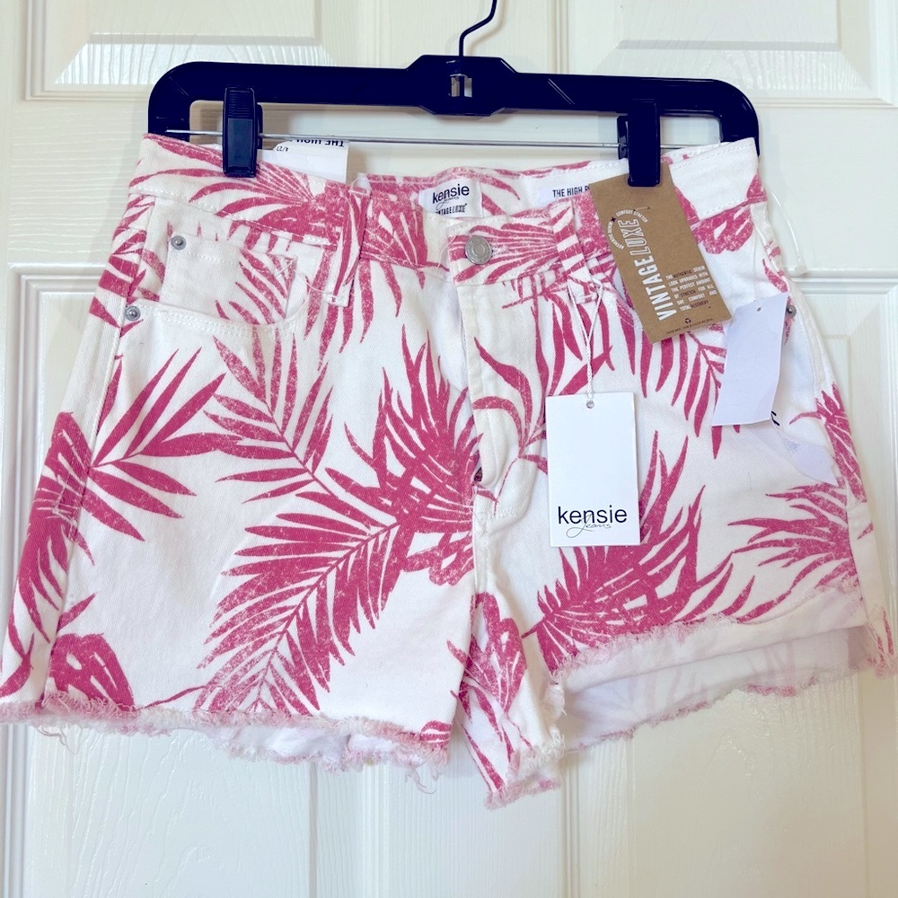 - Kensie red palm high rise cut off shorts. NWT. Perfect for spring or sum…